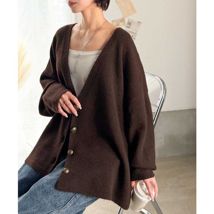 ふんわり包み込む暖かさで、冬の定番に。ゴールドボタン使いオーバーサイズVネックニ… | Classical Elf  | 詳細画像11 