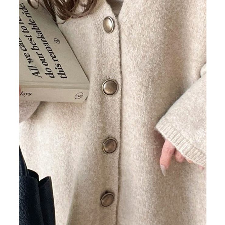 ふんわり包み込む暖かさで、冬の定番に。ゴールドボタン使いオーバーサイズVネックニ… | Classical Elf  | 詳細画像25 