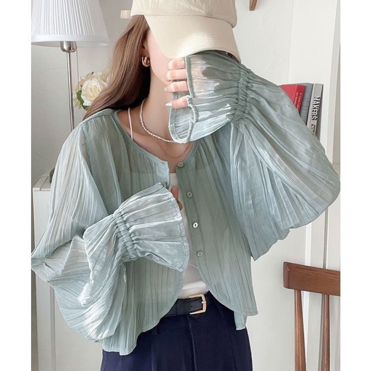 グレイッシュブルー | 一枚で程よく華やか。前後2wayプリーツ加工ブラウス | Classical Elf 
