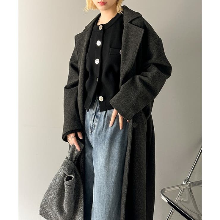 洗練された大人エレガンス。軽量短丈袖スリットボタンニット