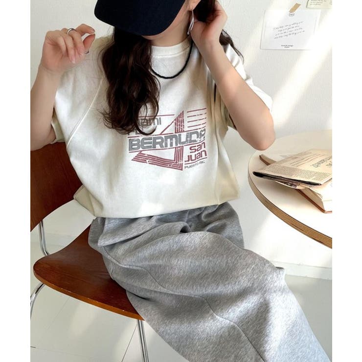 オフホワイト | こなれカジュアルの新定番。前後2wayヴィンテージ風グラフィックプリント裏毛スウ… | Classical Elf 