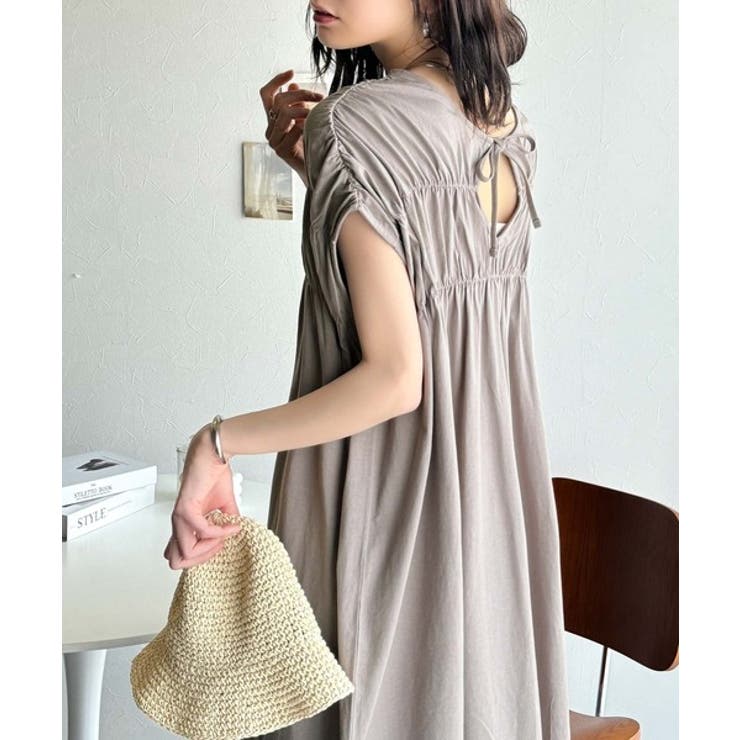 グレイッシュベージュ | 旬の素材&デザイン。大人の前後2WAYシルケット加工シャーリングフレアワンピース… | Classical Elf 