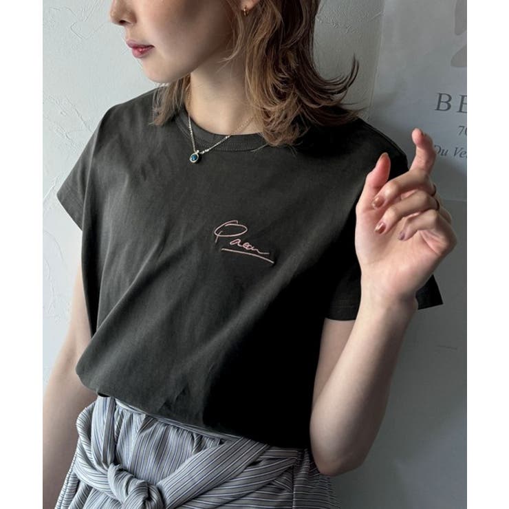 チャコール | こなれ感たっぷり。オーガニックコットン100％胸元PAEAN刺繍Tシャツ(半袖) | Classical Elf 