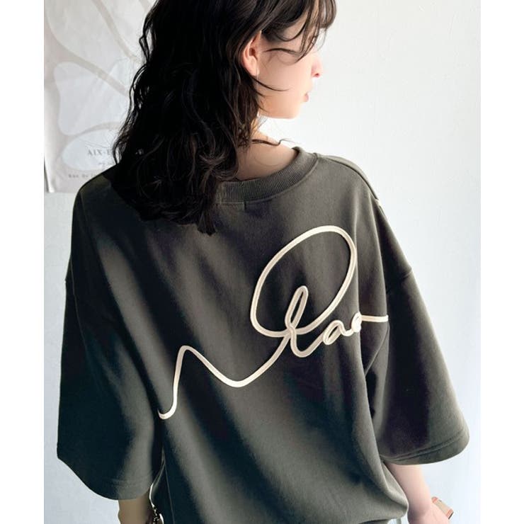立体感のある刺繍がトレンドムード。paeanバック ウェーブコード