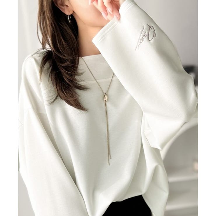 オフホワイト | 滑らか＆艶やか。ダンボールボートネック袖刺繍ロンT（長袖） | Classical Elf 