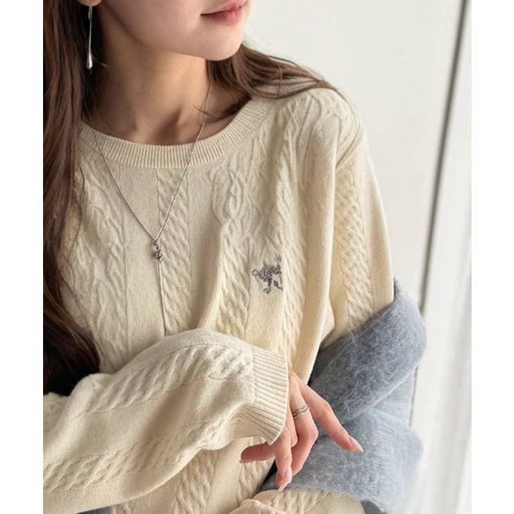 アイボリー | 大人のためのコンパクトニット。胸刺繍ショート丈ケーブル編みニット（長袖） | Classical Elf 