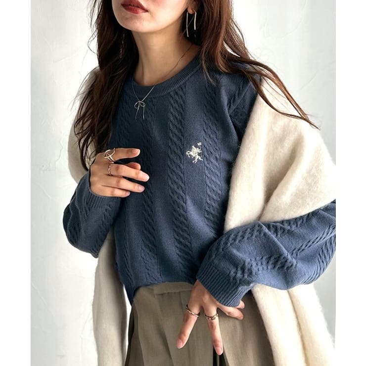 ブルー | 大人のためのコンパクトニット。胸刺繍ショート丈ケーブル編みニット（長袖） | Classical Elf 