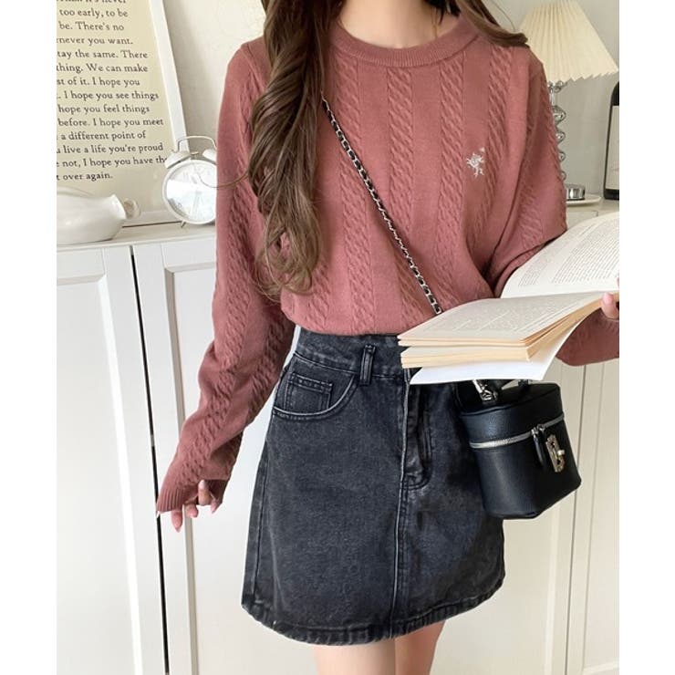 ピンク | 大人のためのコンパクトニット。胸刺繍ショート丈ケーブル編みニット（長袖） | Classical Elf 