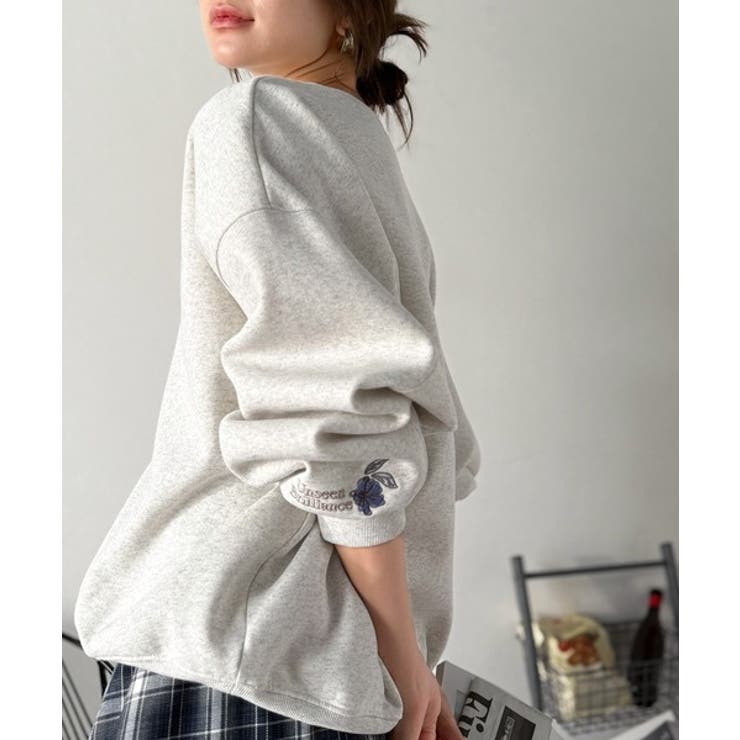 シンプルなのに一際映える。フラワー刺繍裏起毛スウェット | Classical Elf  | 詳細画像16 