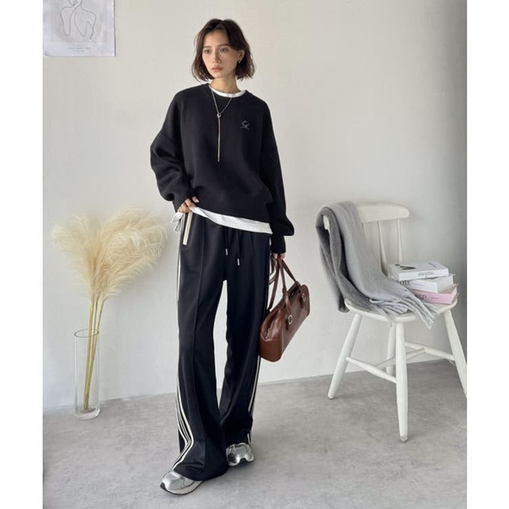 シンプルながらも洗練されたデザインで、こなれ感。胸刺繍スウェット見えコクーンニッ… | Classical Elf  | 詳細画像20 