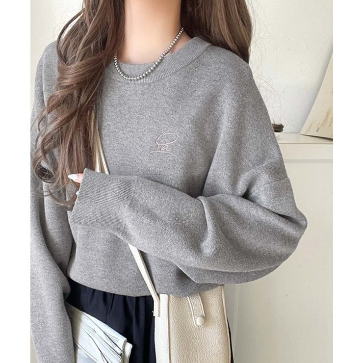 シンプルながらも洗練されたデザインで、こなれ感。胸刺繍スウェット見えコクーンニッ… | Classical Elf  | 詳細画像21 