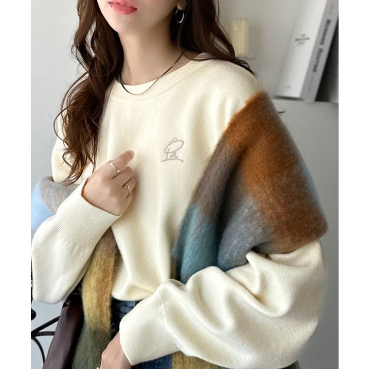 シンプルながらも洗練されたデザインで、こなれ感。胸刺繍スウェット見えコクーンニッ… | Classical Elf  | 詳細画像1 