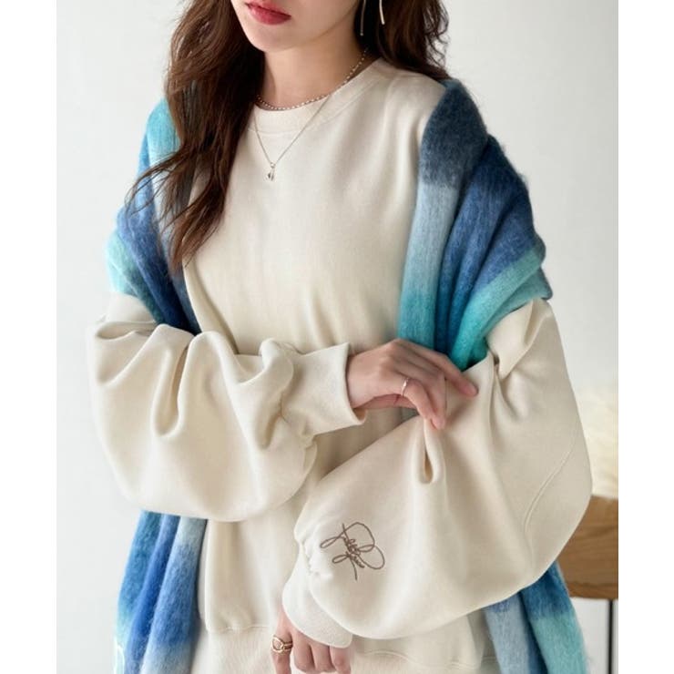 袖先のさりげない刺繍がアクセント。サインロゴ刺繍裏起毛スウェット | Classical Elf  | 詳細画像5 