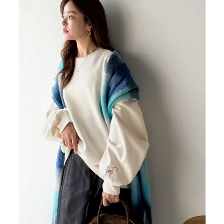 袖先のさりげない刺繍がアクセント。サインロゴ刺繍裏起毛スウェット | Classical Elf  | 詳細画像6 