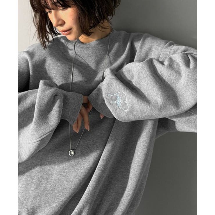 袖先のさりげない刺繍がアクセント。サインロゴ刺繍裏起毛スウェット | Classical Elf  | 詳細画像10 