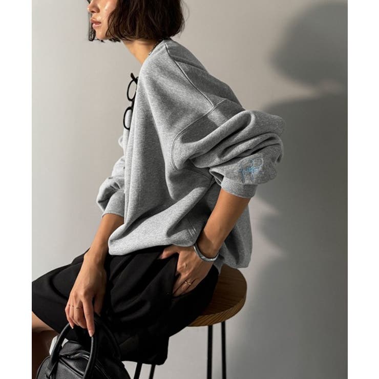 袖先のさりげない刺繍がアクセント。サインロゴ刺繍裏起毛スウェット | Classical Elf  | 詳細画像11 