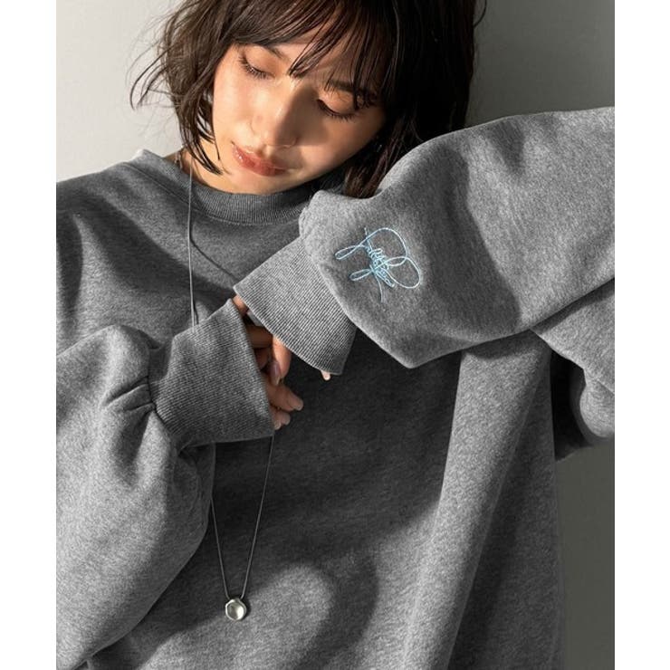 杢グレー | 袖先のさりげない刺繍がアクセント。サインロゴ刺繍裏起毛スウェット | Classical Elf 