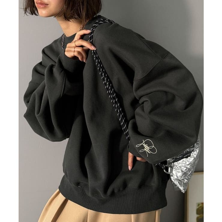 袖先のさりげない刺繍がアクセント。サインロゴ刺繍裏起毛スウェット | Classical Elf  | 詳細画像15 