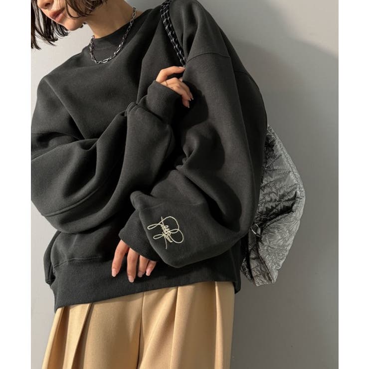 袖先のさりげない刺繍がアクセント。サインロゴ刺繍裏起毛スウェット | Classical Elf  | 詳細画像16 