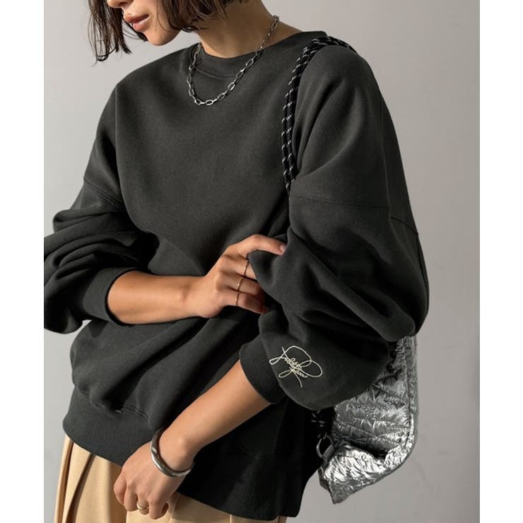 チャコール | 袖先のさりげない刺繍がアクセント。サインロゴ刺繍裏起毛スウェット | Classical Elf 