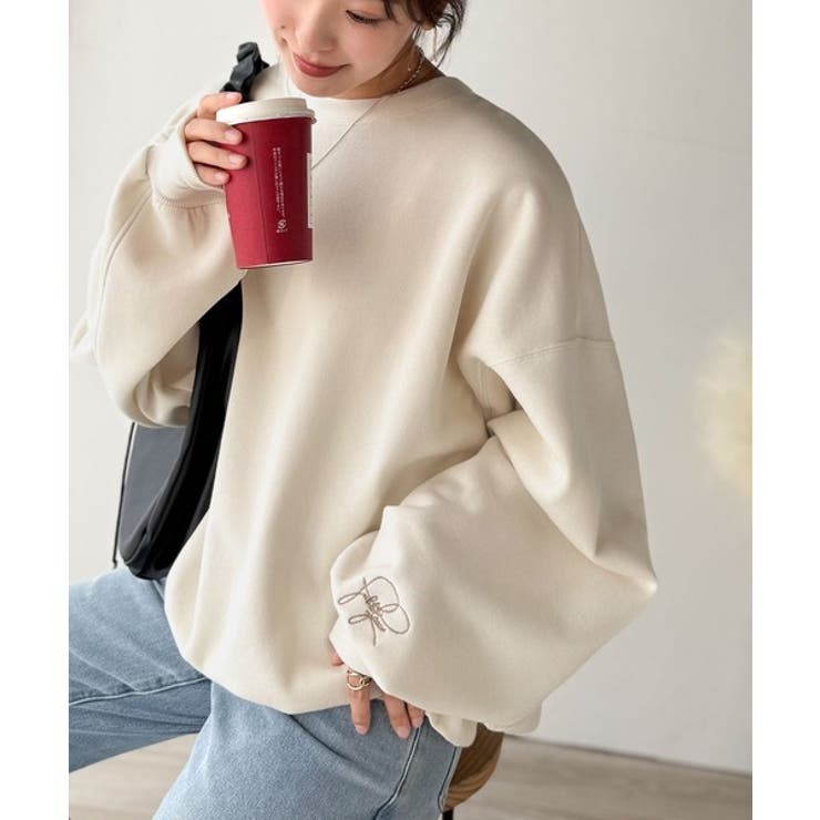 袖先のさりげない刺繍がアクセント。サインロゴ刺繍裏起毛スウェット | Classical Elf  | 詳細画像1 