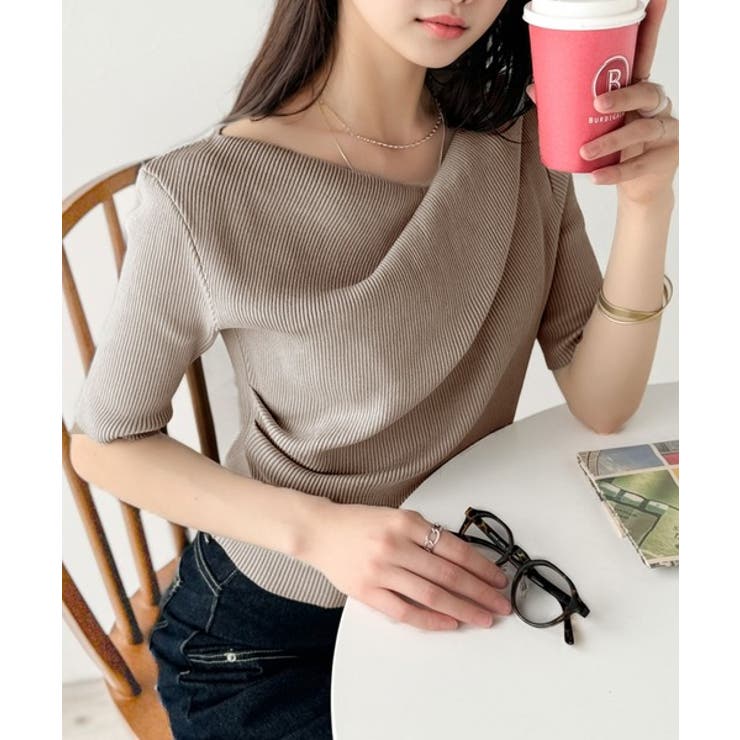 グレイッシュベージュ | 1枚で雰囲気美人。暑い日も、やっぱり上品でいたい。5分袖ドレープニット（半袖） | Classical Elf 