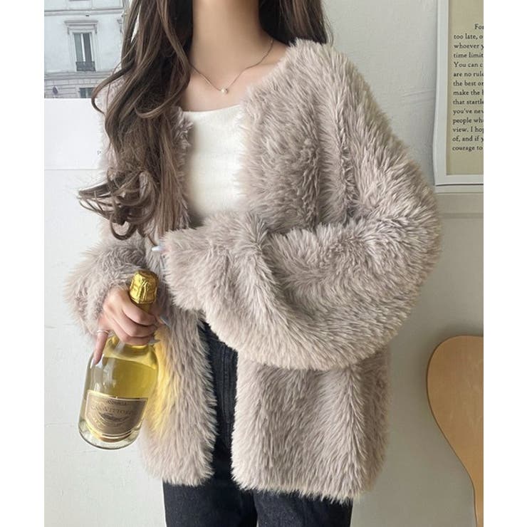 ふわっと包まれる心地よさ。モコモコフェザーニットホックカーディガン