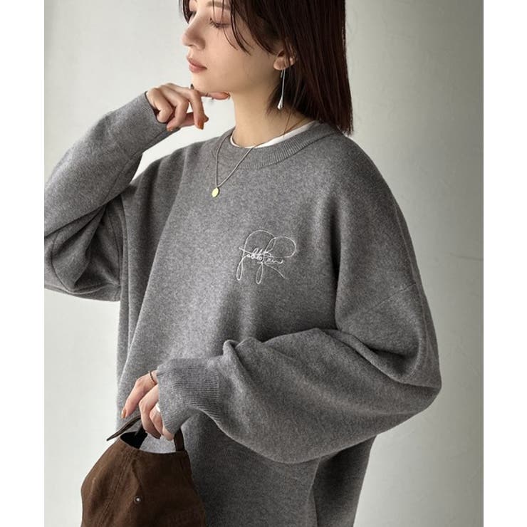 スウェットライクで”魅せる”大人のリラクシーな1枚。胸元サインロゴ刺繍入りニット… | Classical Elf  | 詳細画像7 