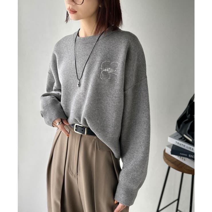 スウェットライクで”魅せる”大人のリラクシーな1枚。胸元サインロゴ刺繍入りニット… | Classical Elf  | 詳細画像9 