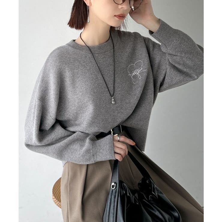 スウェットライクで”魅せる”大人のリラクシーな1枚。胸元サインロゴ刺繍入りニット… | Classical Elf  | 詳細画像10 