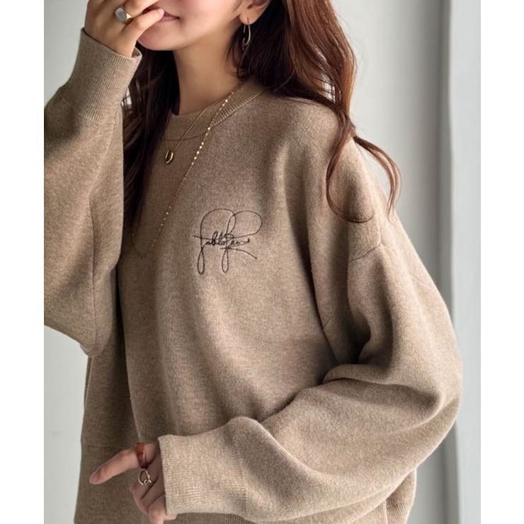 スウェットライクで”魅せる”大人のリラクシーな1枚。胸元サインロゴ刺繍入りニット… | Classical Elf  | 詳細画像14 