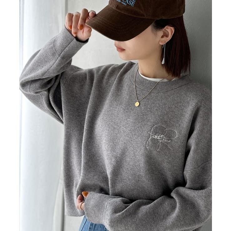 杢グレー | スウェットライクで”魅せる”大人のリラクシーな1枚。胸元サインロゴ刺繍入りニット… | Classical Elf 