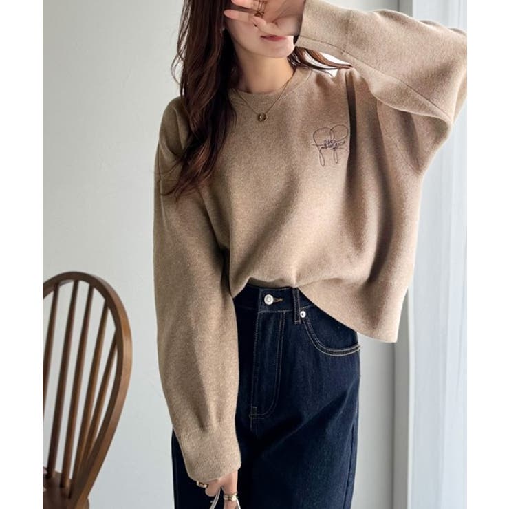 スウェットライクで”魅せる”大人のリラクシーな1枚。胸元サインロゴ刺繍入りニット… | Classical Elf  | 詳細画像20 