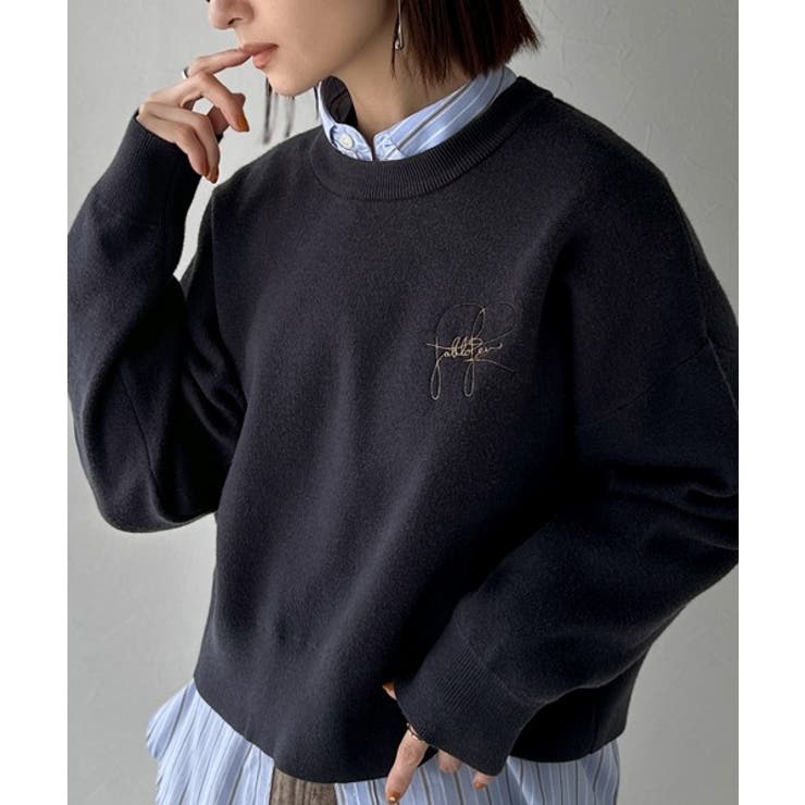 スウェットライクで”魅せる”大人のリラクシーな1枚。胸元サインロゴ刺繍入りニット… | Classical Elf  | 詳細画像33 