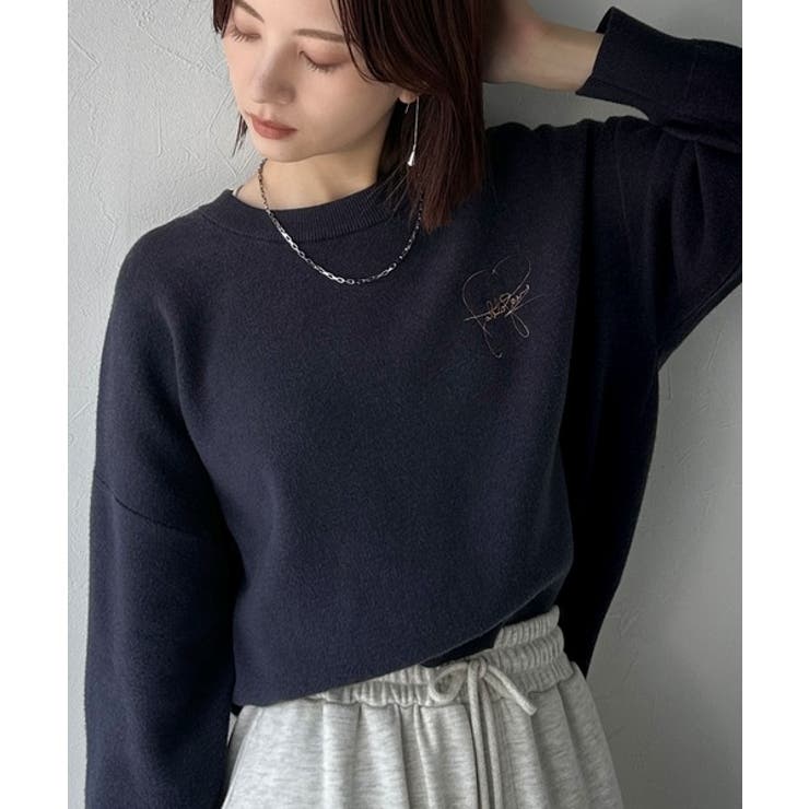 スウェットライクで”魅せる”大人のリラクシーな1枚。胸元サインロゴ刺繍入りニット… | Classical Elf  | 詳細画像35 