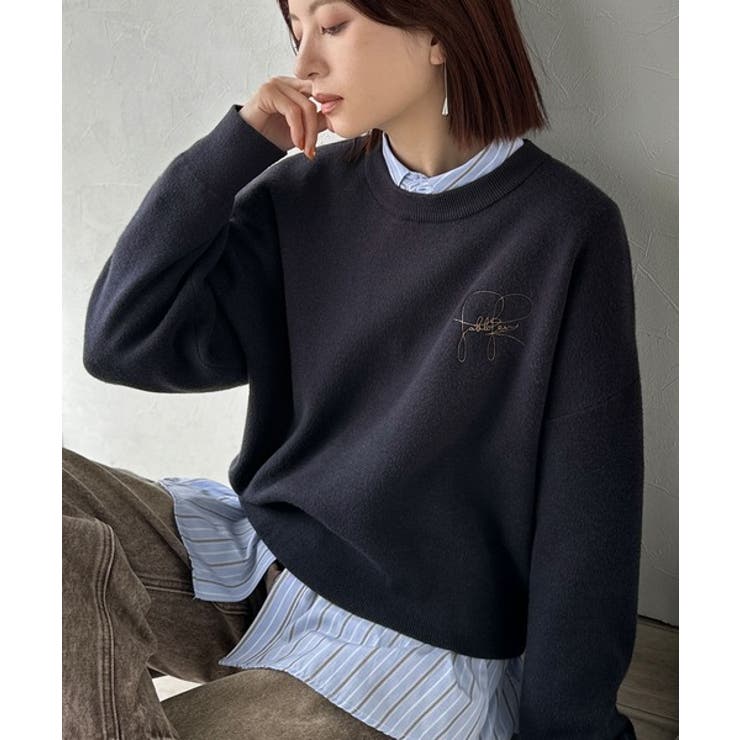 ネイビー | スウェットライクで”魅せる”大人のリラクシーな1枚。胸元サインロゴ刺繍入りニット… | Classical Elf 