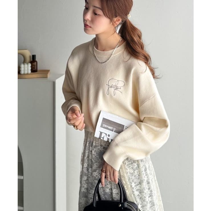 スウェットライクで”魅せる”大人のリラクシーな1枚。胸元サインロゴ刺繍入りニット… | Classical Elf  | 詳細画像4 