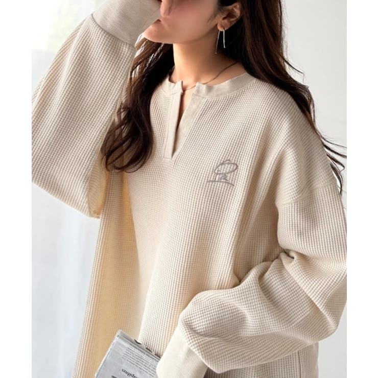 ベージュ | 洒落感アップのこなれT。胸刺繍ワッフルオーバーサイズキーネックロンT（長袖） | Classical Elf 