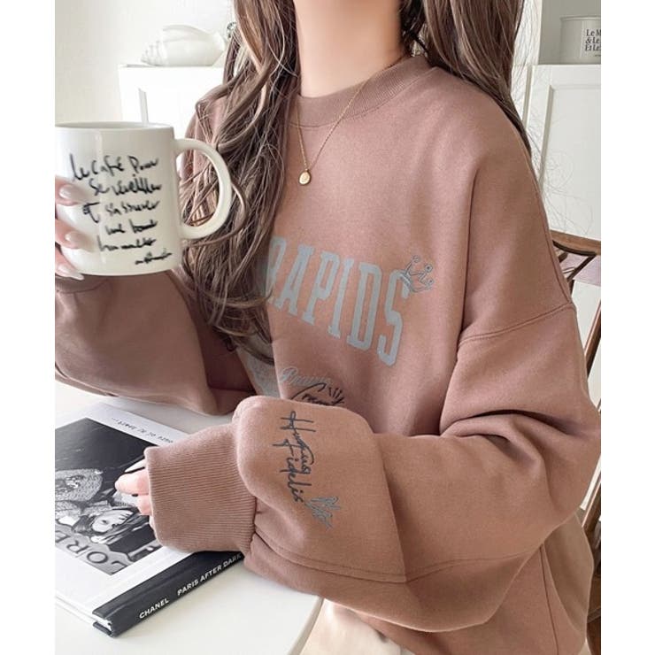 ブラウン | 今っぽカジュアルの本命スウェット♪エンブレム風らくがき刺繍入りフロッキープリント… | Classical Elf 