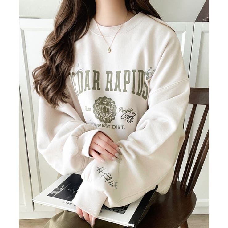 グレージュ | 今っぽカジュアルの本命スウェット♪エンブレム風らくがき刺繍入りフロッキープリント… | Classical Elf 