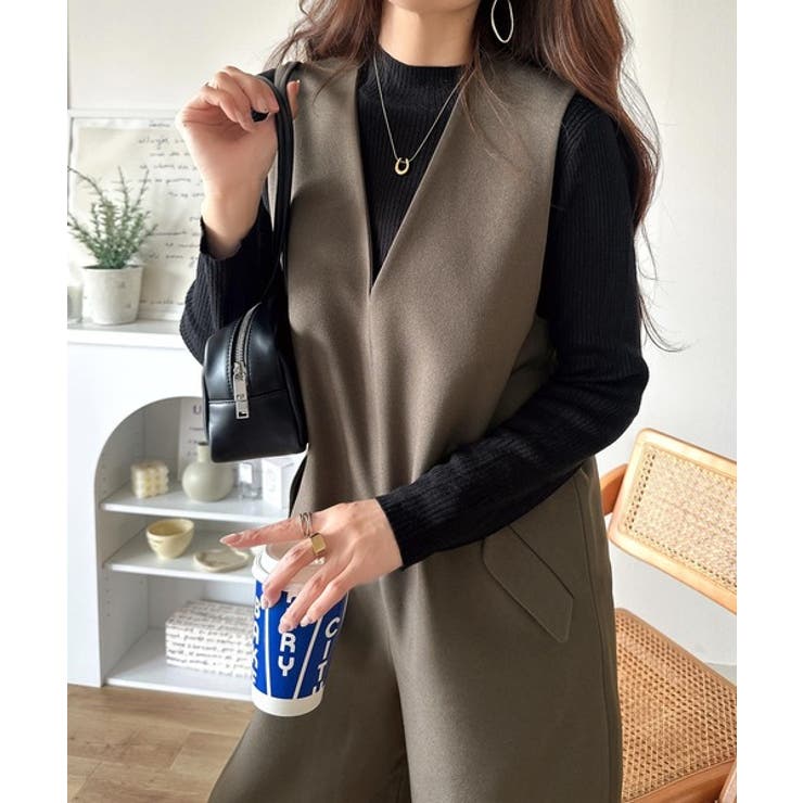 モカ | 1枚でキマる私スタイル。フラップポケットVネックサロペット | Classical Elf 