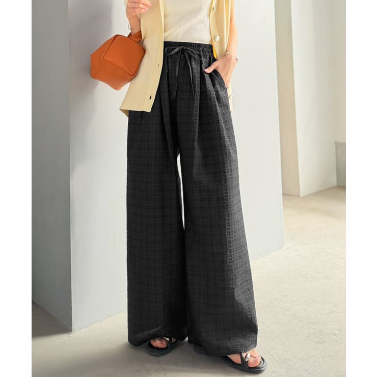 履くだけでお洒落見え。涼しげ素材で魅せる。サッカーチェックタックワイドパンツ | Classical Elf  | 詳細画像2 