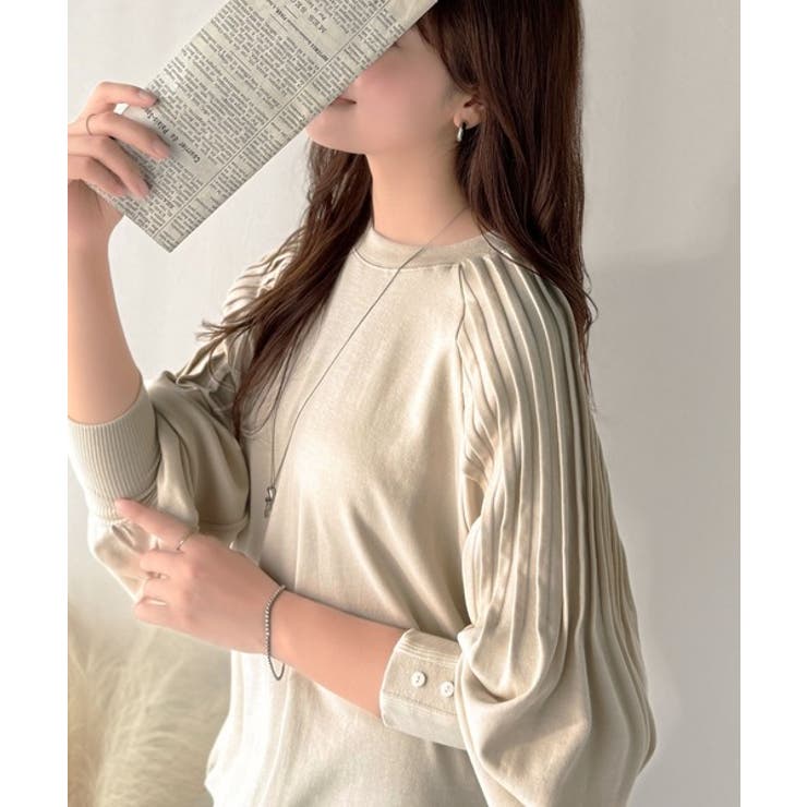 アイボリー | カジュアルな中にも上品さを。綿100%袖山タックラグラン長袖Tシャツ | Classical Elf 