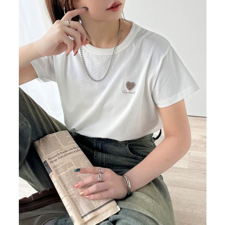 オフホワイト | トレンドをまとう。綿100％シルケット風ハート胸サガラ刺繍Tシャツ（半袖） | Classical Elf 