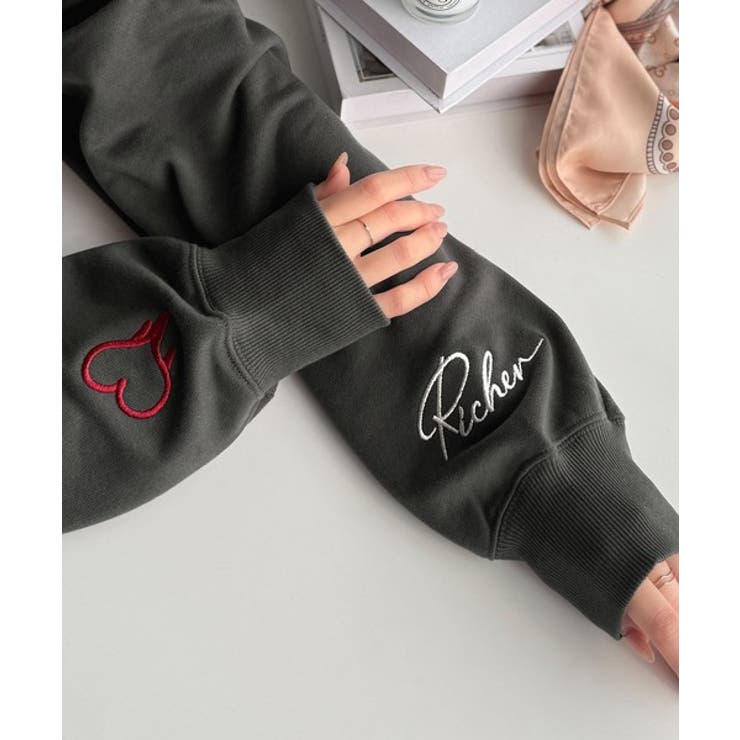 こなれた主役級の存在感♪袖ハート＆手書き風ロゴ刺繍裏毛オフショルオーバーサイズス… | Classical Elf  | 詳細画像24 