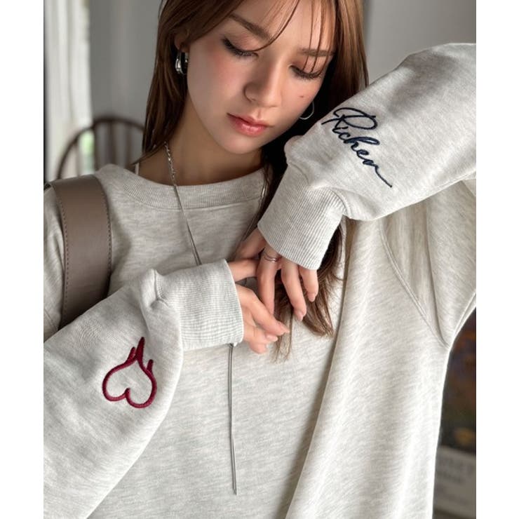 オートミール | こなれた主役級の存在感♪袖ハート＆手書き風ロゴ刺繍裏毛オフショルオーバーサイズス… | Classical Elf 