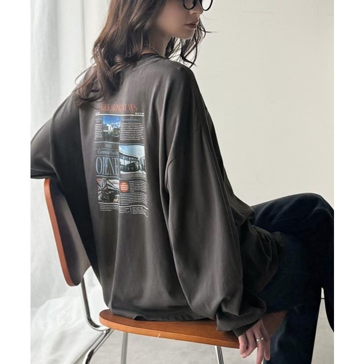 チャコール長袖 | 纏うだけで、洒落感アップデート◎綿100％ニュースペーパーロゴプリントオーバーサ… | Classical Elf 