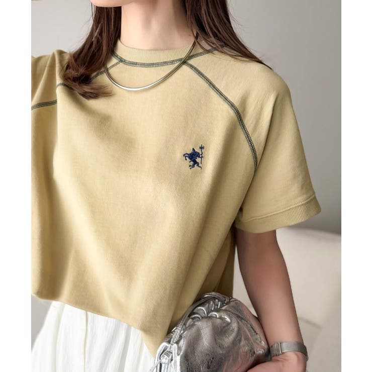 ベージュ | 垢抜け配色で大人の抜け感プラス。胸刺繍ラグラン配色ステッチミニ裏毛TEE | Classical Elf 