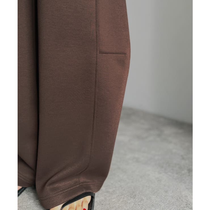 頑張らないのに、こなれ見え。ダンボール素材カーブスウェットパンツ | Classical Elf  | 詳細画像21 