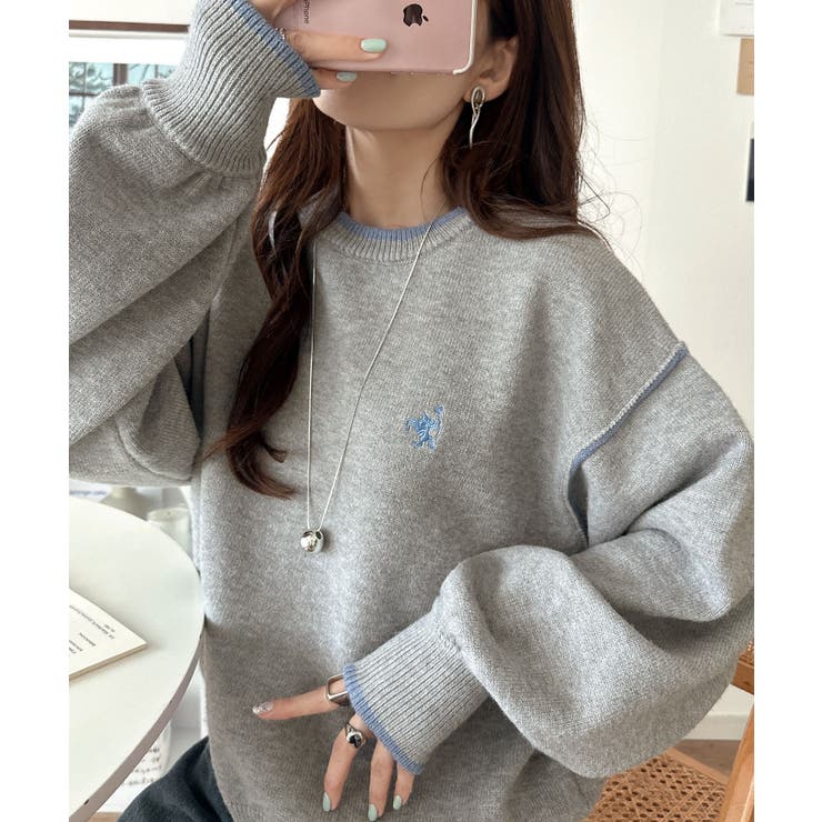杢グレー | ゆるっと上品、やさしく映える。胸刺繍入り配色クルーネックオーバーサイズニット（長… | Classical Elf 
